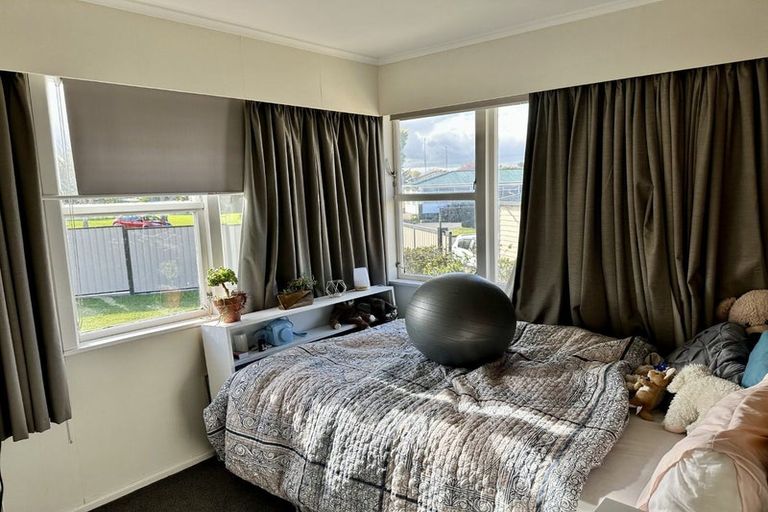 Photo of property in 2 Newcastle Street, Hokowhitu, Palmerston North, 4410