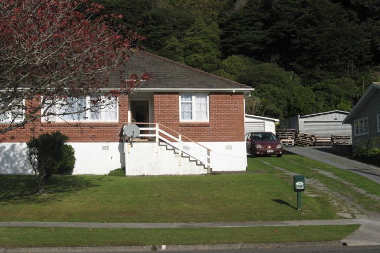 Photo of property in 252 Waddington Drive, Naenae, Lower Hutt, 5011