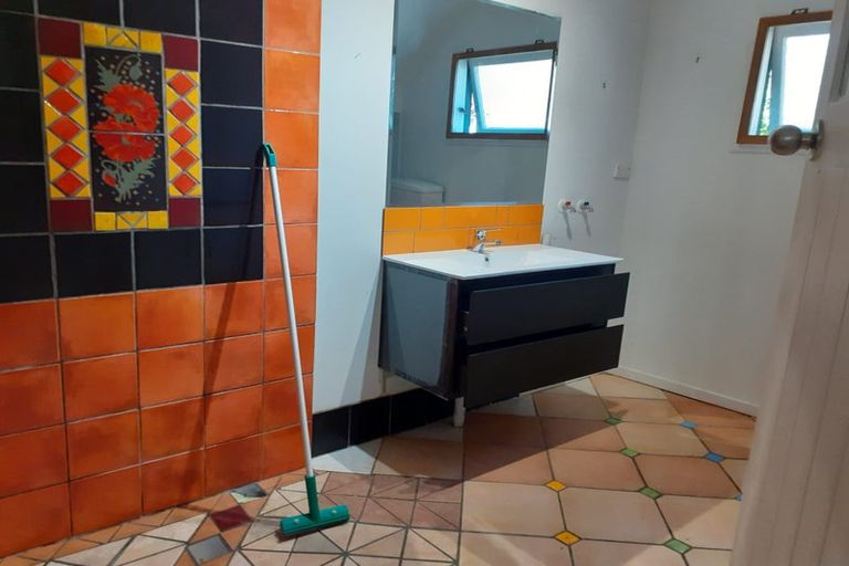 Photo of property in 141 Bethells Road, Waitakere, Henderson, 0781