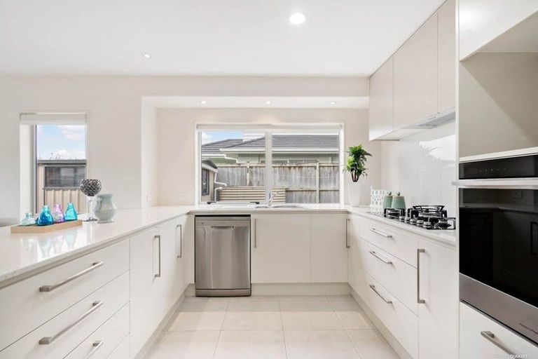 Photo of property in 99 Bayvista Drive, Karaka, Papakura, 2113