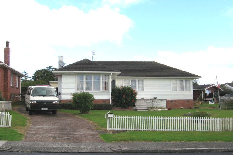 Photo of property in 34 Vodanovich Road, Te Atatu South, Auckland, 0610