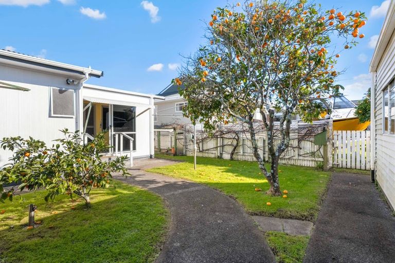 Photo of property in 101 Mark Street, Whangamata, 3620