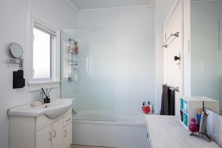 Photo of property in 5 Tupoki Street, Glen Avon, New Plymouth, 4312