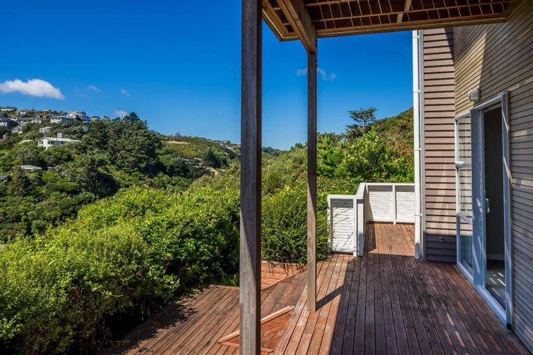 Photo of property in 51 Tiketike Way, Brooklyn, Wellington, 6021