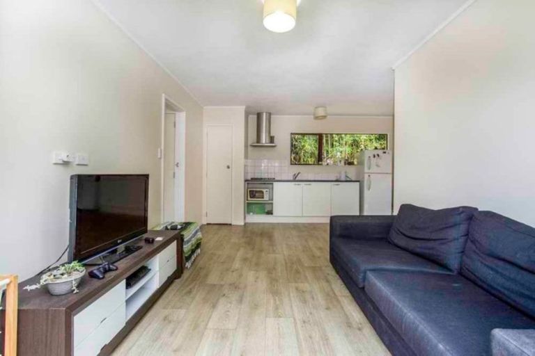Photo of property in 24 Glenfinn Place, Massey, Auckland, 0614
