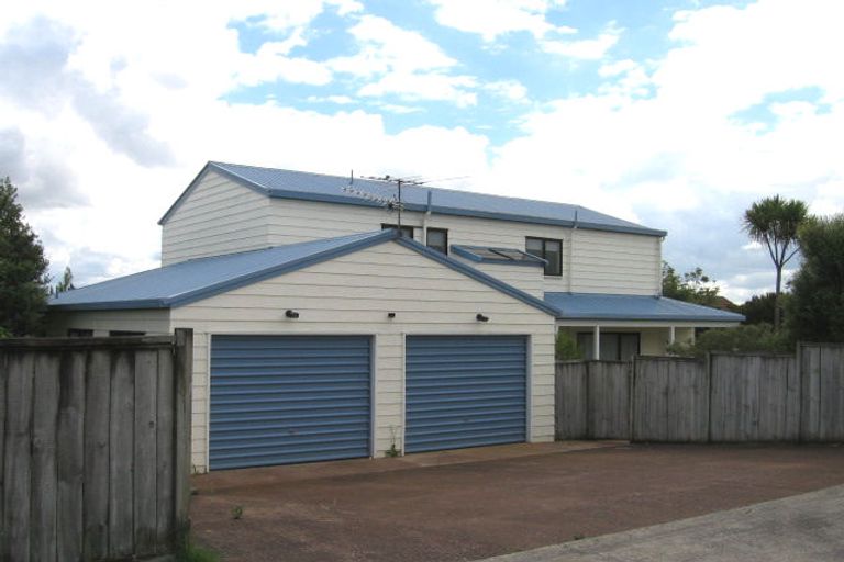 Photo of property in 19 Raphael Place, West Harbour, Auckland, 0618