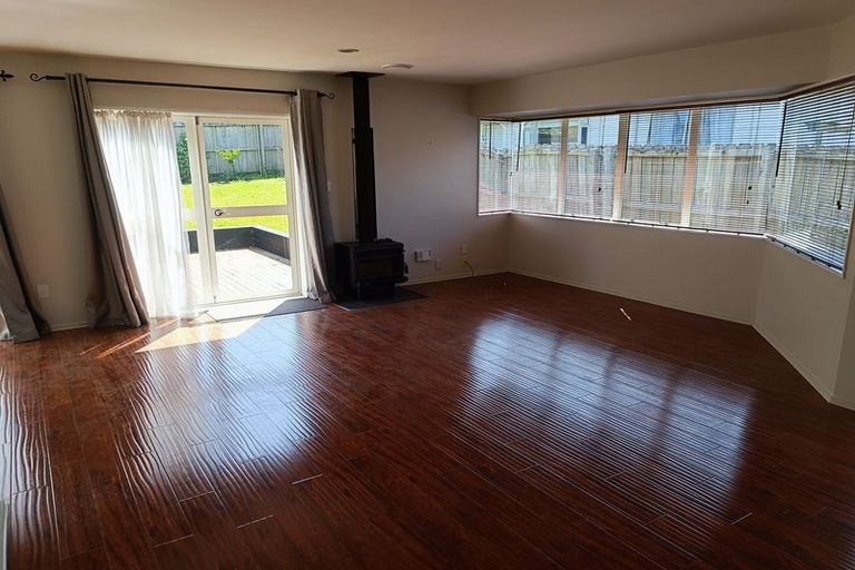 Photo of property in 1 Jay Court, Botany Downs, Auckland, 2010