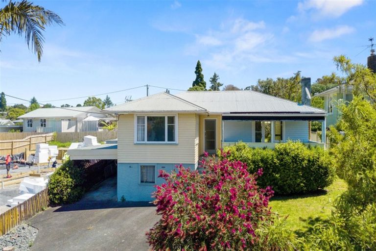 Photo of property in 11 Sarona Avenue, Glen Eden, Auckland, 0602