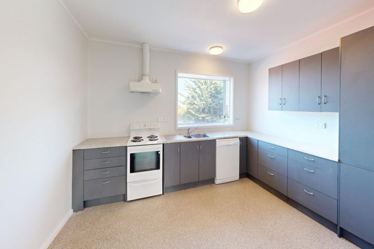 Photo of property in 21 Akaroa Drive, Maupuia, Wellington, 6022