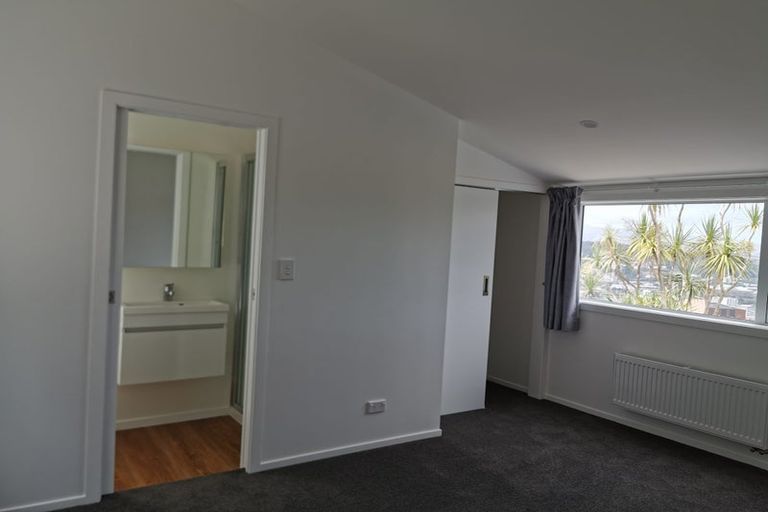 Photo of property in 92b Kelburn Parade, Kelburn, Wellington, 6012