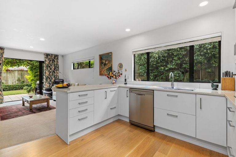 Photo of property in 1/8 Omana Road, Milford, Auckland, 0620