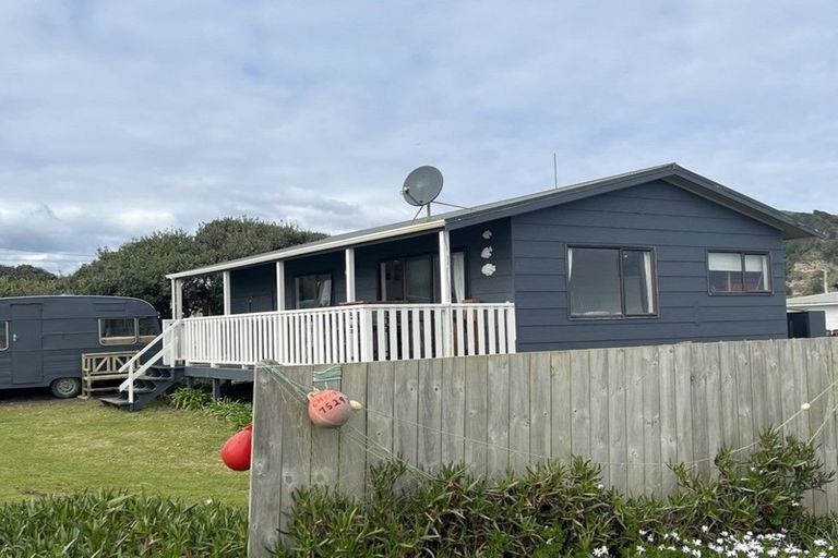 Photo of property in 11a Beach Road, Mokau, 4376