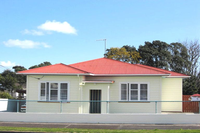 Photo of property in 5 Neve Place, Strandon, New Plymouth, 4312