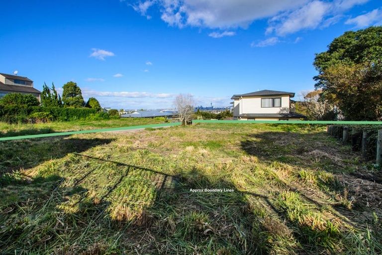 Photo of property in 11c Kaihu Street, Northcote, Auckland, 0627