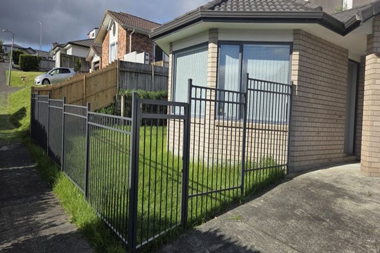 Photo of property in 33 Edgewood Way, Henderson, Auckland, 0612