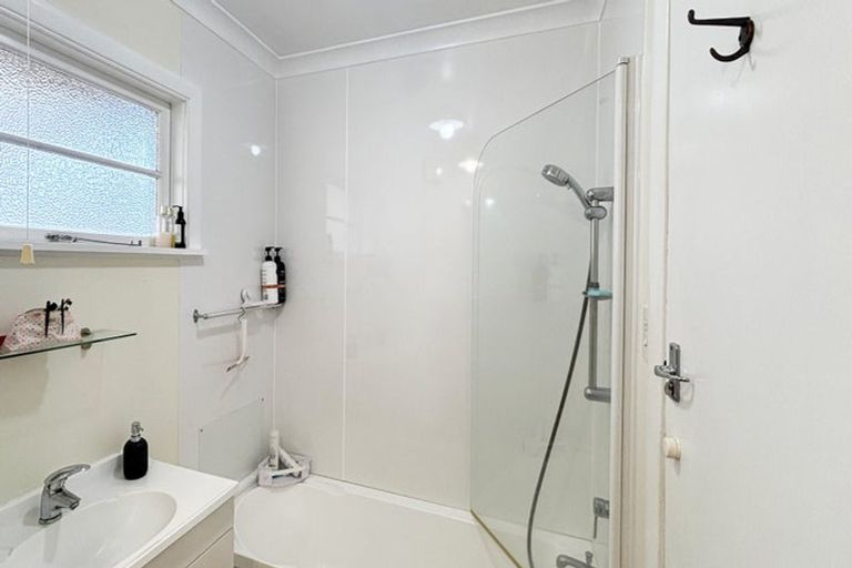 Photo of property in 2 Cole Grove, Wallaceville, Upper Hutt, 5018