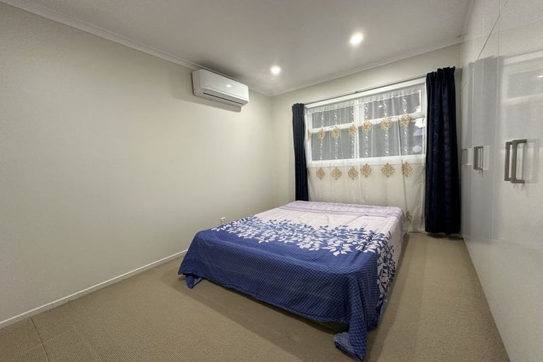 Photo of property in 141 Gossamer Drive, Pakuranga Heights, Auckland, 2010