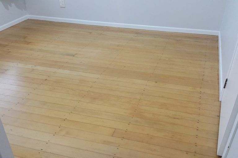 Photo of property in 28-30 Lake Pupuke Drive, Takapuna, Auckland, 0622