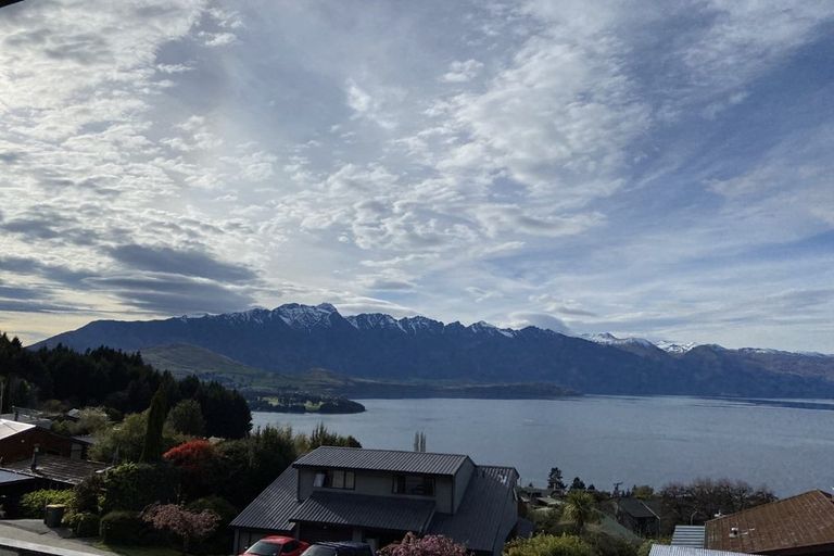 Photo of property in 54a Wynyard Crescent, Fernhill, Queenstown, 9300