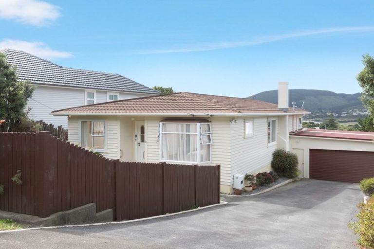 Photo of property in 25 Chester Road, Tawa, Wellington, 5028