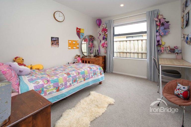 Photo of property in 32 Broadway Parade, Rolleston, 7615