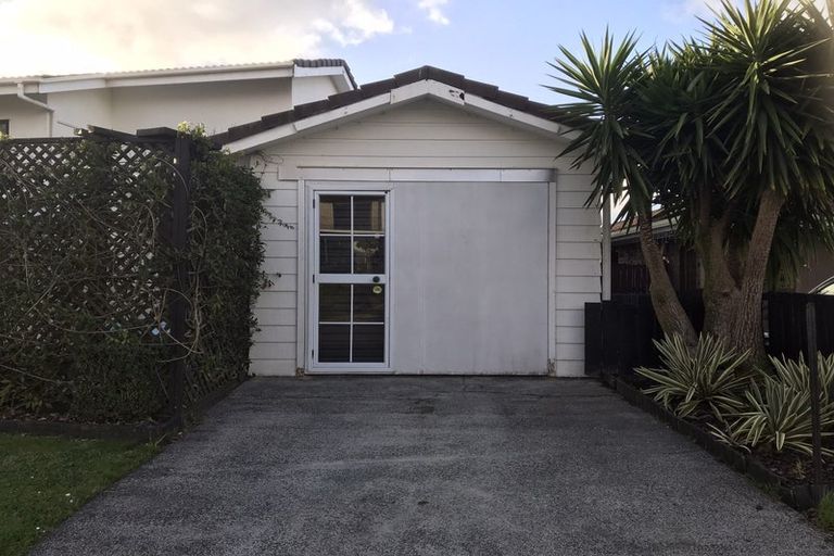 Photo of property in 2/2 Monde Place, Clover Park, Auckland, 2019