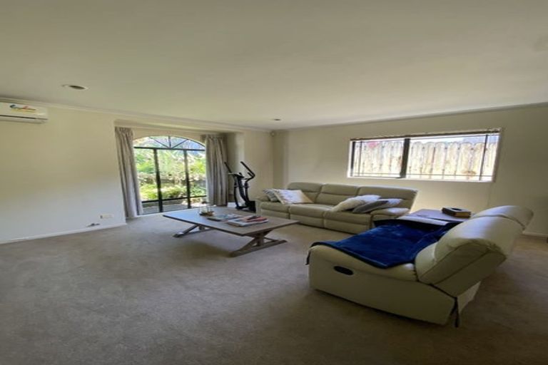Photo of property in 24 Jubaea Place, Henderson, Auckland, 0610