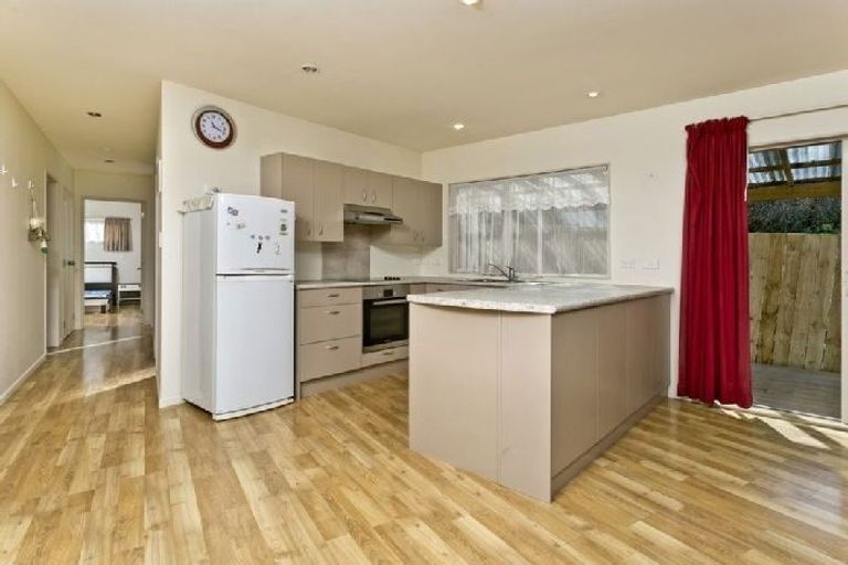 Photo of property in 14a Cypress Place, Sunnynook, Auckland, 0620