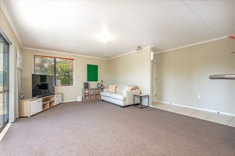 Photo of property in 12 Hillcrest Drive, Kelvin Grove, Palmerston North, 4414