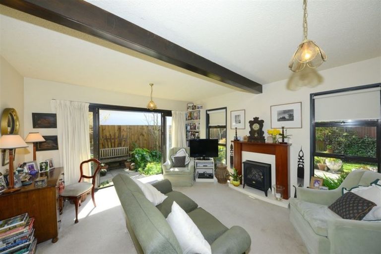 Photo of property in 2/88 Abberley Crescent, St Albans, Christchurch, 8014