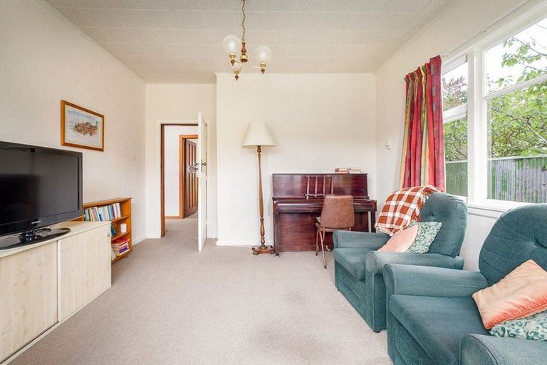 Photo of property in 65 Martin Avenue, Beckenham, Christchurch, 8023