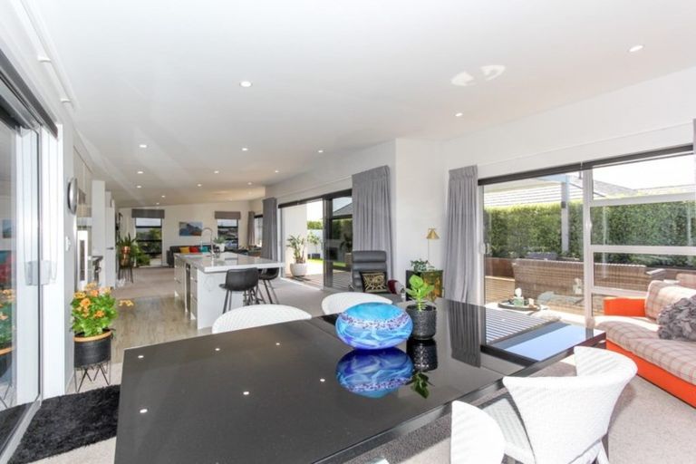 Photo of property in 18 Wentworth Lane, Waiwhakaiho, New Plymouth, 4312