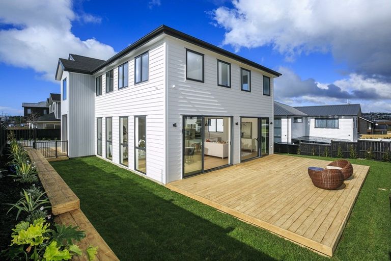 Photo of property in 2 Fender Place, Long Bay, Auckland, 0630