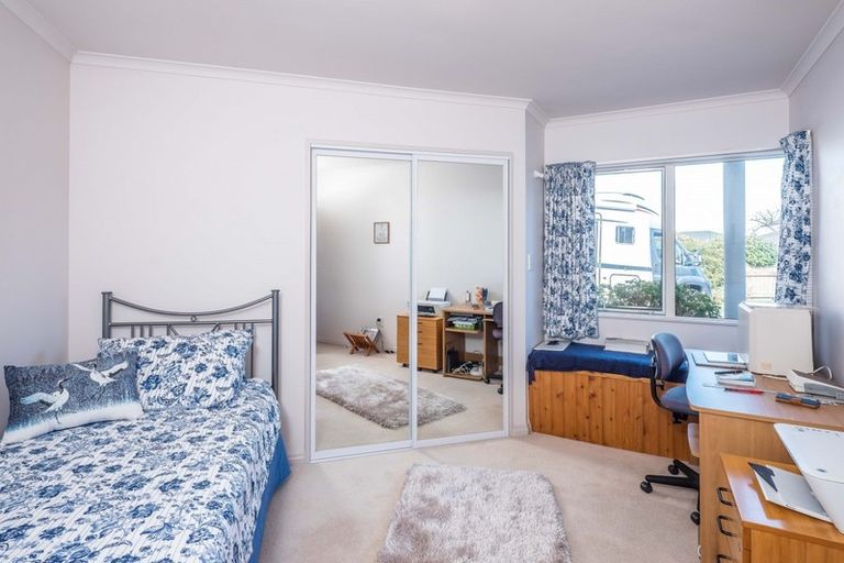 Photo of property in 10 Glen Loch Place, Paraparaumu, 5032