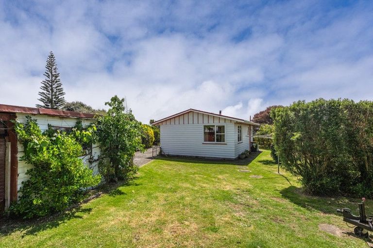 Photo of property in 64 Michael Road, Paraparaumu Beach, Paraparaumu, 5032
