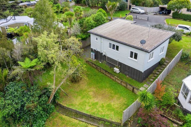 Photo of property in 49 Chatham Avenue, Paremoremo, Auckland, 0632