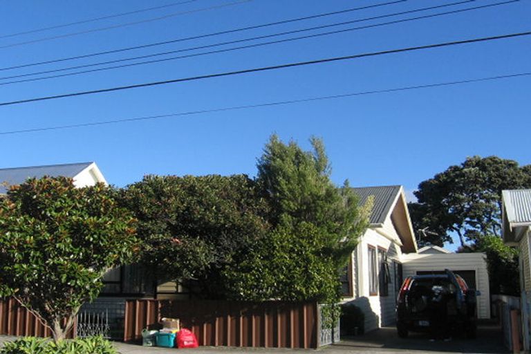 Photo of property in 4 Roxburgh Grove, Petone, Lower Hutt, 5012