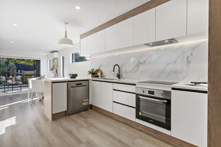 Photo of property in 6b Aralia Road, Sunnynook, Auckland, 0620