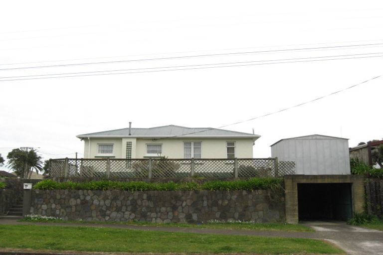 Photo of property in 32 Fitzroy Road, Fitzroy, New Plymouth, 4312
