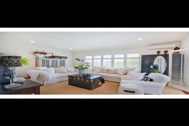 Photo of property in 8 Forrest Hill Road, Forrest Hill, Auckland, 0620