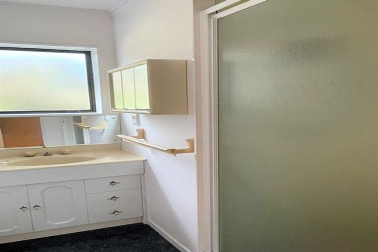 Photo of property in 5 Orinda Close, Botany Downs, Auckland, 2010