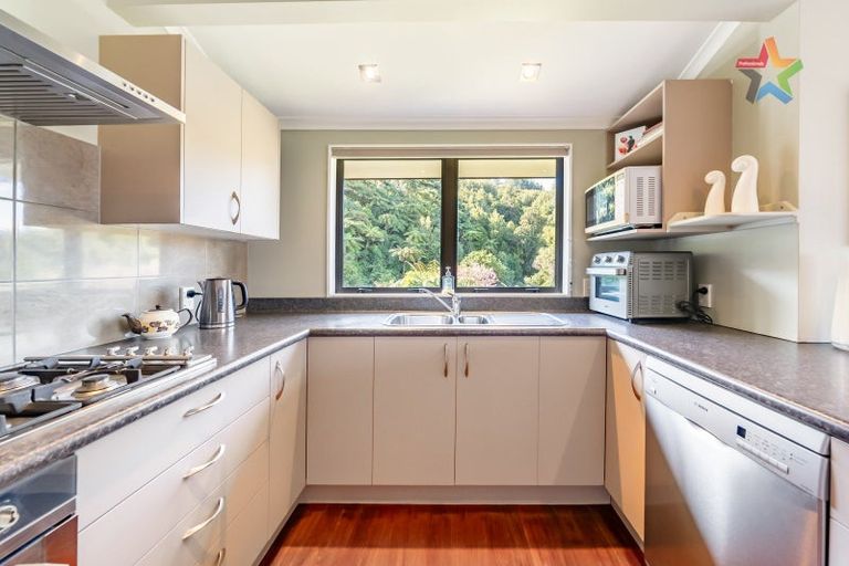 Photo of property in 138 Tirohanga Road, Tirohanga, Lower Hutt, 5010