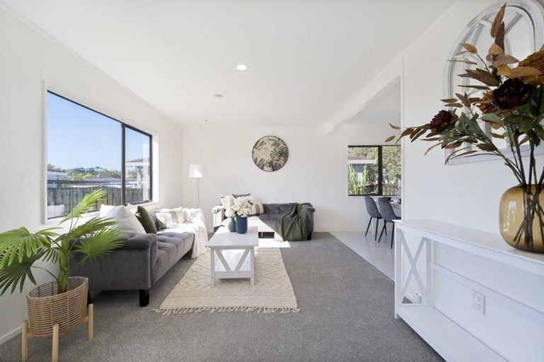 Photo of property in 1/26 Karepo Crescent, Ranui, Auckland, 0612