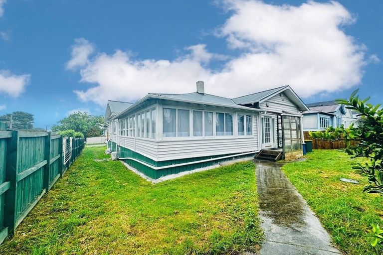 Photo of property in 374 Lake Road, Takapuna, Auckland, 0622
