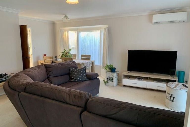 Photo of property in 2/14 Trafalgar Road, Milford, Auckland, 0620