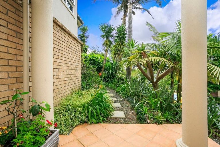 Photo of property in 9 Falstone Lane, Browns Bay, Auckland, 0630