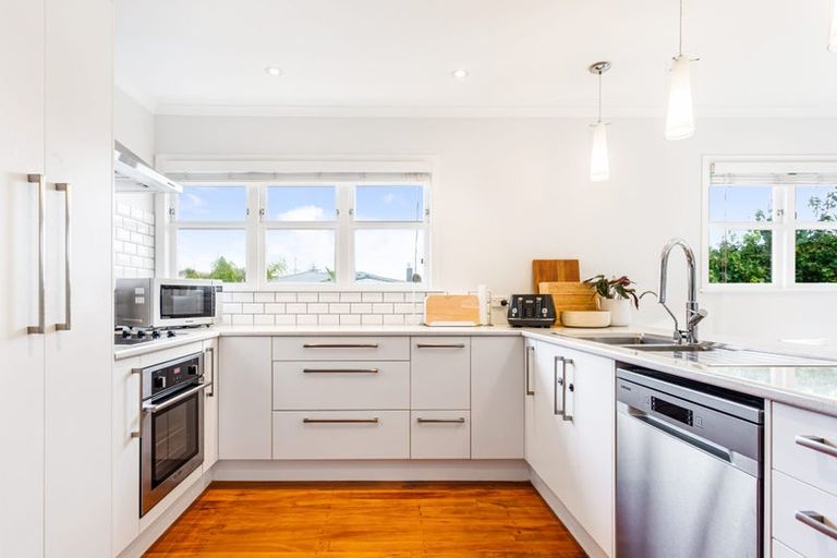 Photo of property in 105b Matipo Road, Te Atatu Peninsula, Auckland, 0610