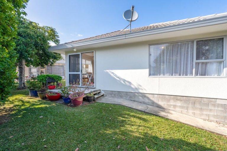 Photo of property in 66 Golfland Drive, Golflands, Auckland, 2013