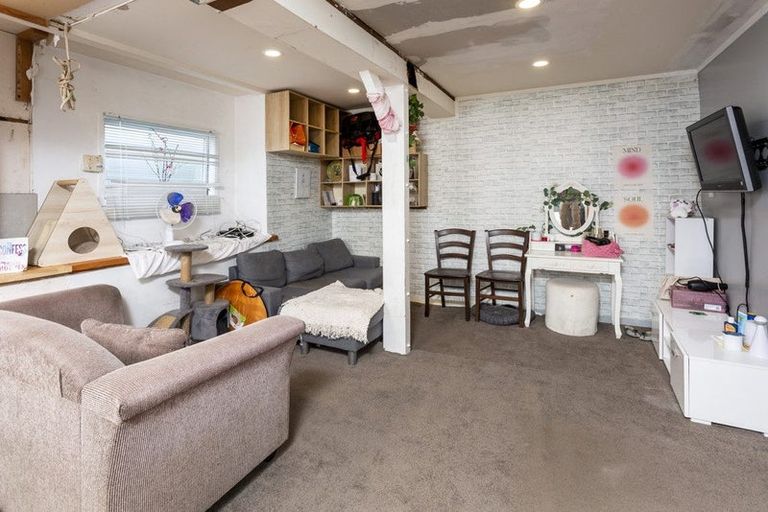 Photo of property in 71 Lauderdale Road, Birkdale, Auckland, 0626