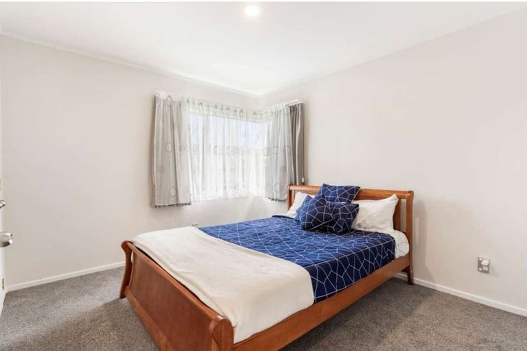 Photo of property in 2/296 Wairau Road, Glenfield, Auckland, 0629